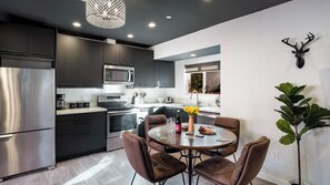 Studio (2 Bedrooms) | Interiör