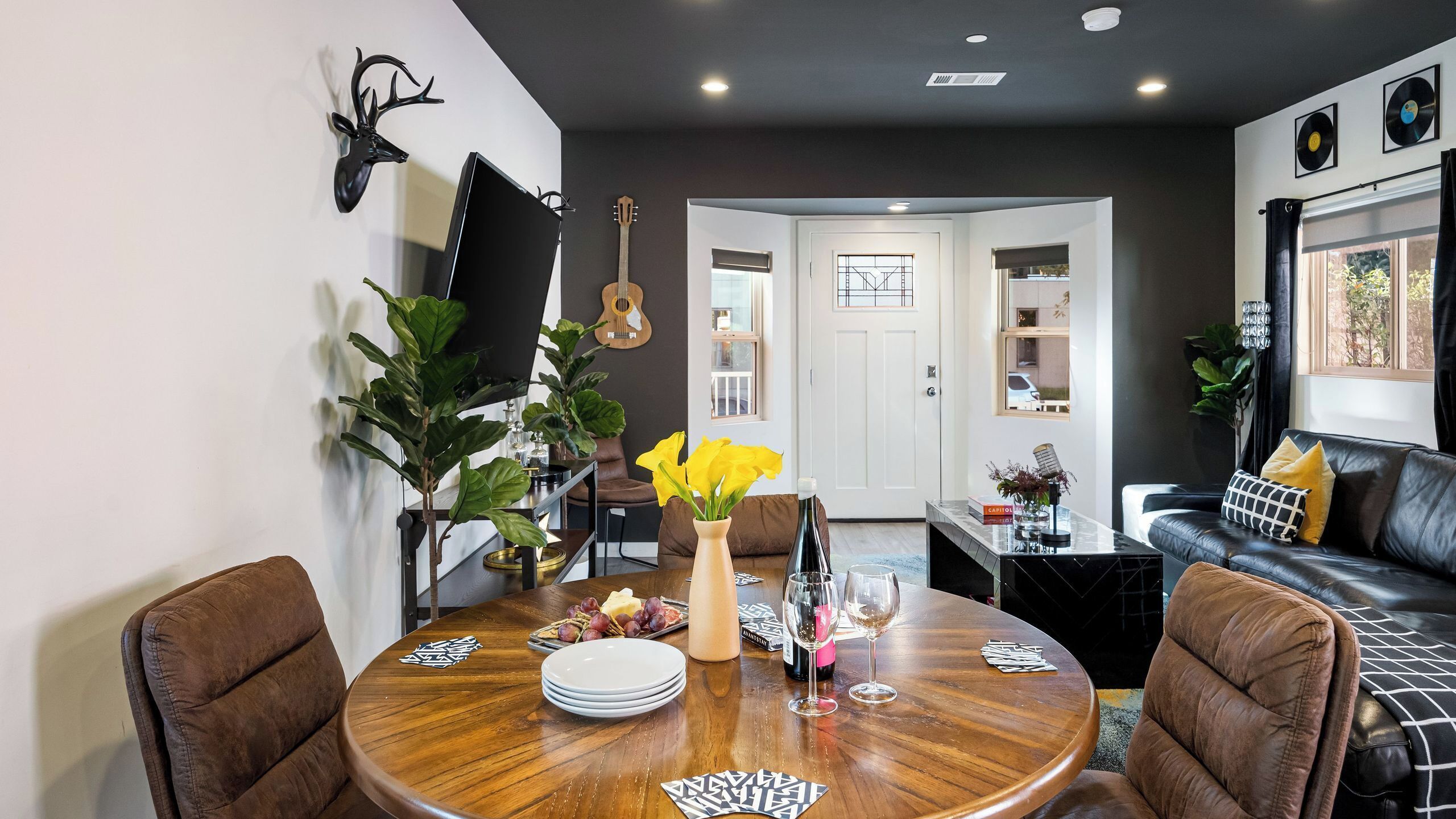 Studio (2 Bedrooms) | Interior