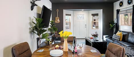 Studio (2 Bedrooms) | Interior