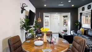 Studio (2 Bedrooms) | Interior