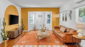 Studio (1 Bedroom) | Front of property