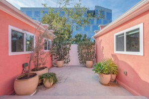 Studio (1 Bedroom) | Interior - The Gower Street Bungalows by AvantStay (Los Angeles)