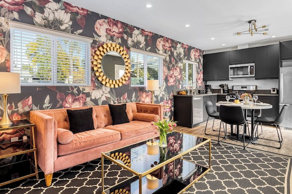 Studio (2 Bedrooms) | Front of property