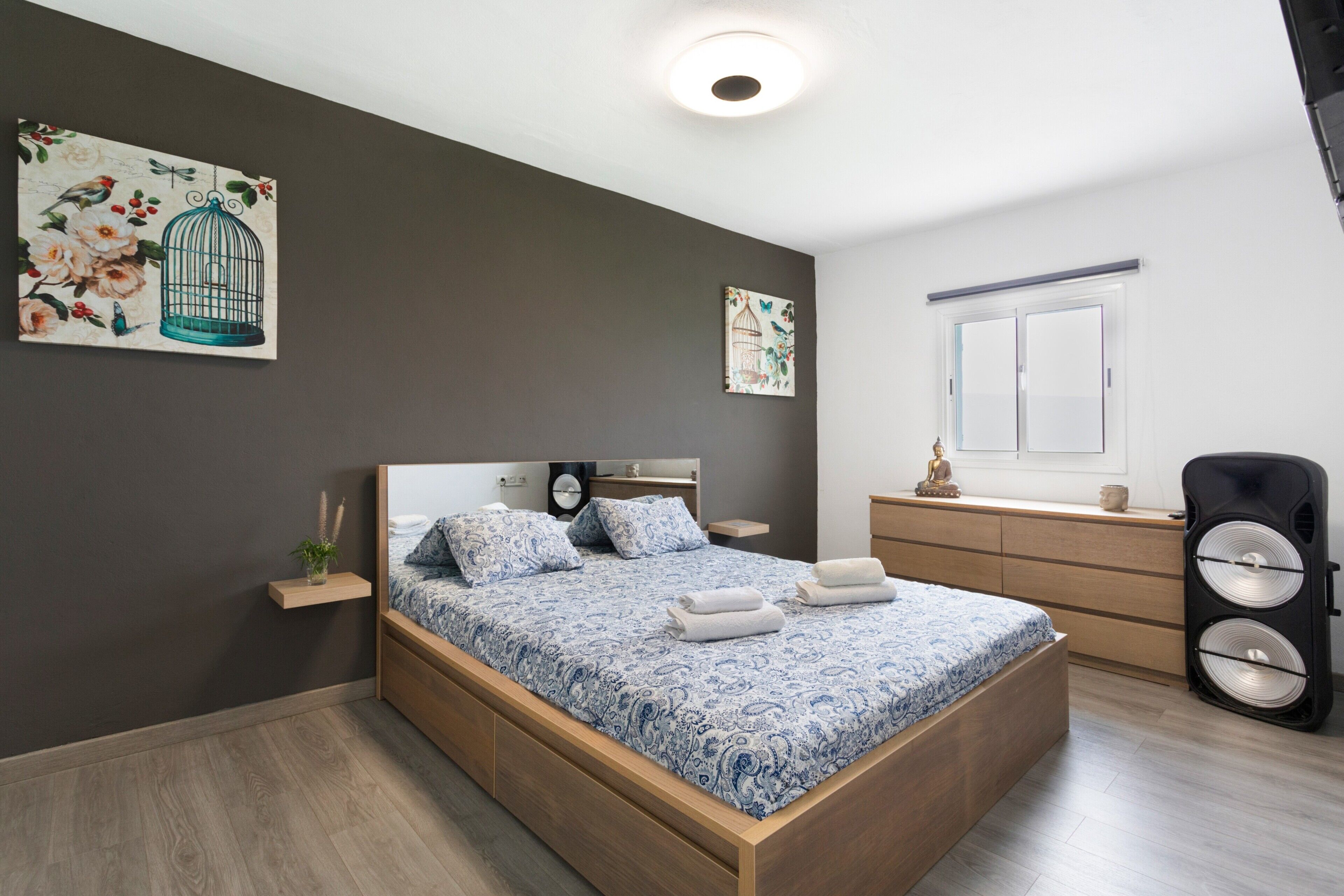 2 bedrooms, iron/ironing board, free WiFi, bed sheets