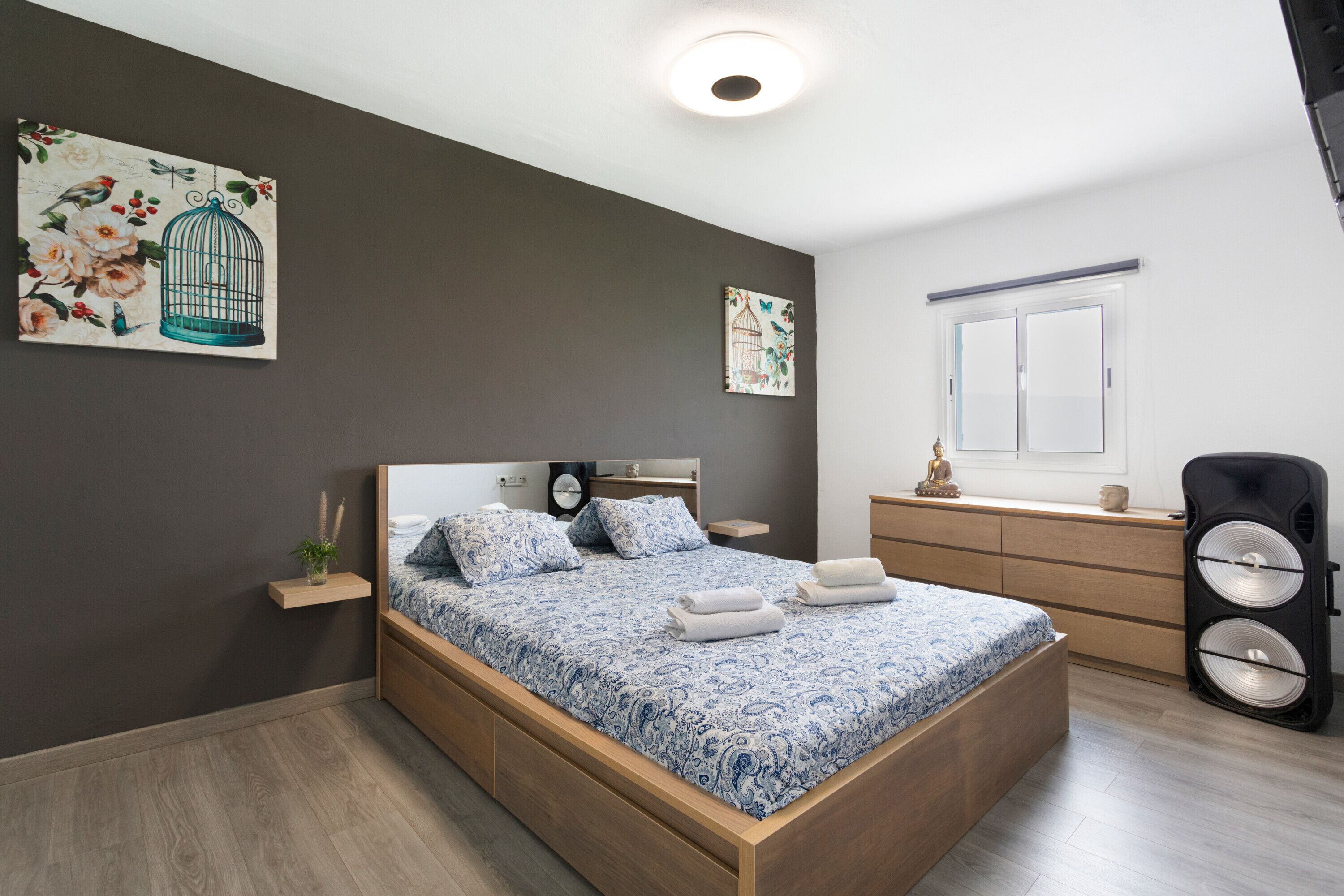 2 slaapkamers, een strijkplank/strijkijzer, gratis wifi, beddengoed