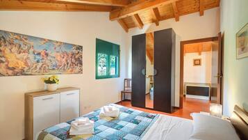 Standard Apartment, 1 Bedroom, Microwave (Attico a Caslano) | 1 bedroom, free WiFi, bed sheets