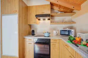 Standard Apartment, Multiple Bedrooms (Attico a Caslano) | Private kitchen | Fridge, microwave, oven, stovetop - Attico a Caslano (Caslano)