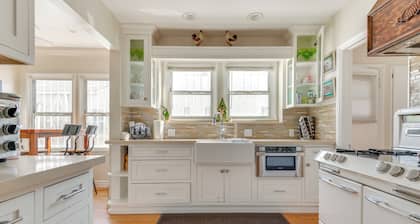 5 Mi to Sofi Stadium: Charming Family Home!