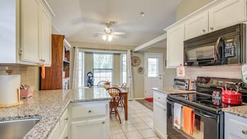 House (2 Bedrooms) | Interior