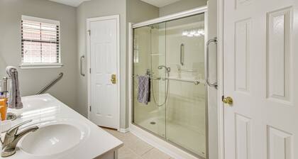 5 Mi to University of Oklahoma: Home w/ Patio!