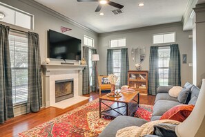 Een open haard en boeken