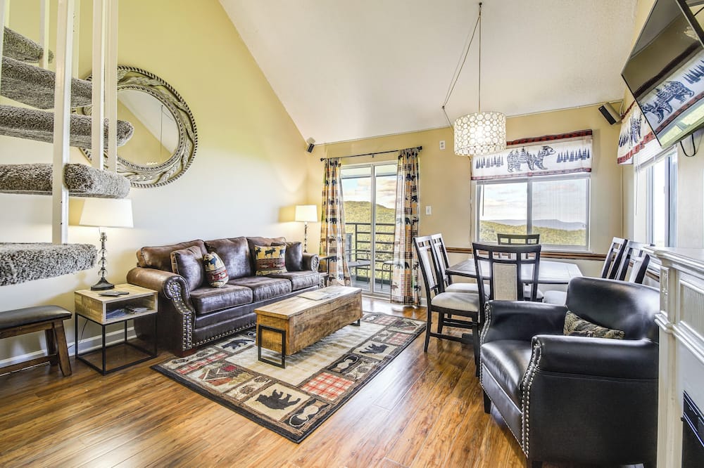 2 Mi to Ober Mountain: Gatlinburg Condo w/ Balcony