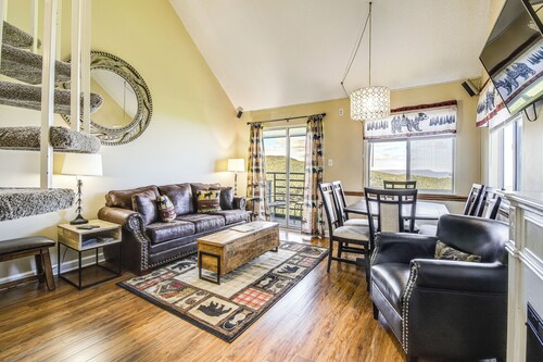 2 Mi to Ober Mountain: Gatlinburg Condo w/ Balcony