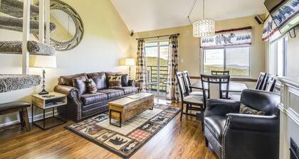2 Mi to Ober Mountain: Gatlinburg Condo w/ Balcony