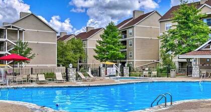 Condo w/ Pool ~ 2 Mi to Table Rock Lake!