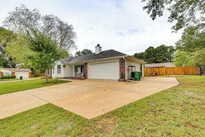 House (2 Bedrooms) | Interior - Mabelvale Home w/ Grill: 12 Mi to Little Rock! (Mabelvale)