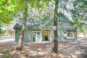 Cottage (1 Bedroom) | Interior - Auburn Farmhouse w/ Fireplace, Close to Wineries (Auburn)