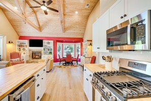 Cottage (1 Bedroom) | Interior - Auburn Farmhouse w/ Fireplace, Close to Wineries (Auburn)