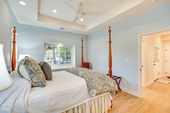 Cottage (1 Bedroom) | Interior - Auburn Farmhouse w/ Fireplace, Close to Wineries (Auburn)