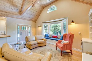 Cottage (1 Bedroom) | Interior - Auburn Farmhouse w/ Fireplace, Close to Wineries (Auburn)