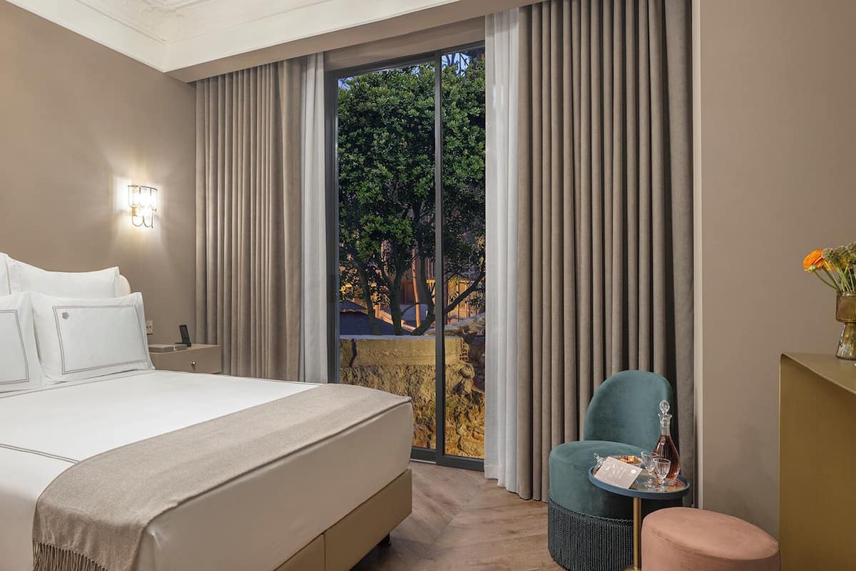 Standard Double Room, Courtyard View | 1 bedroom, hypo-allergenic bedding, memory-foam beds, minibar