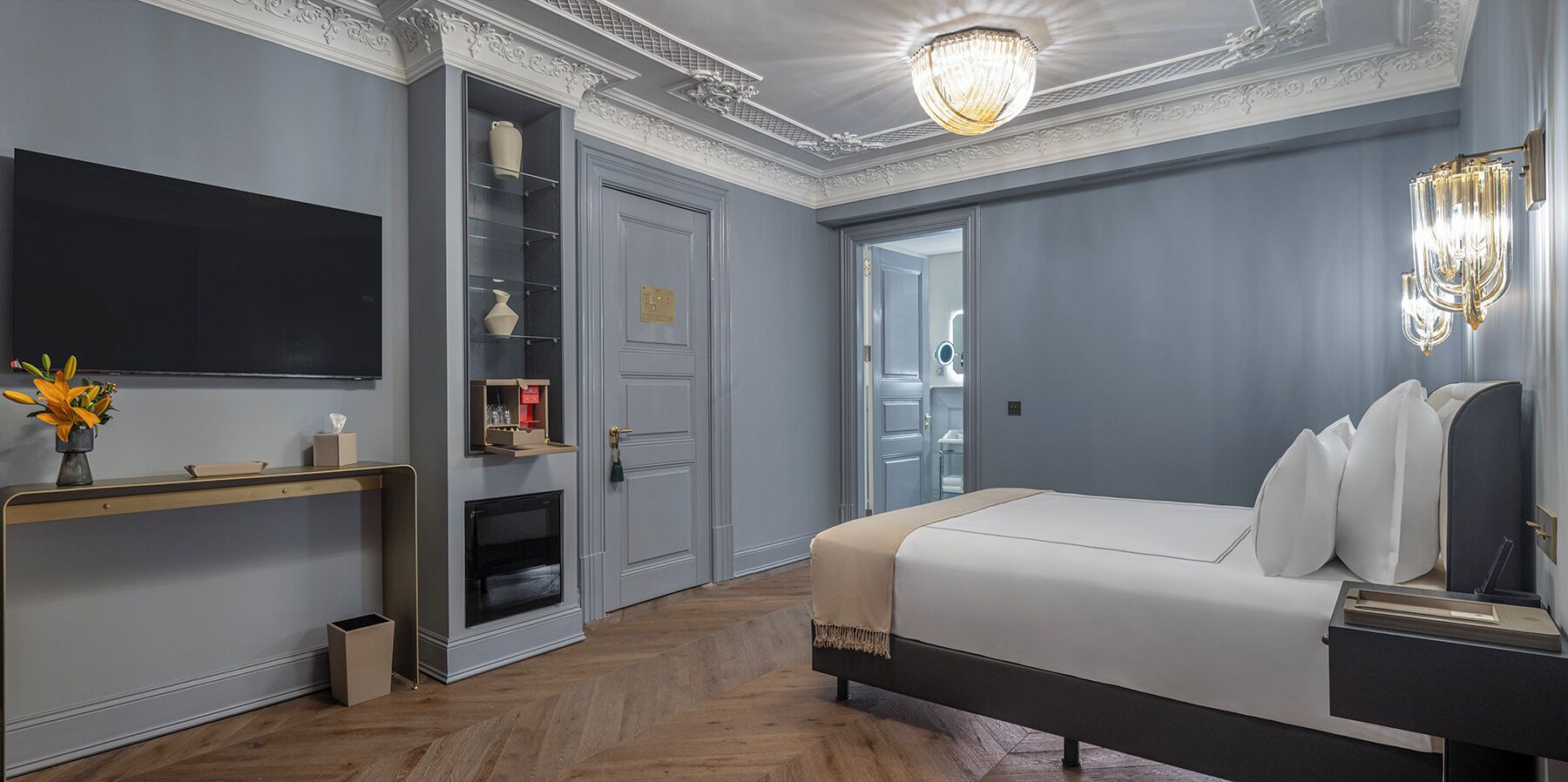 Hypo-allergenic bedding, memory-foam beds, minibar, in-room safe