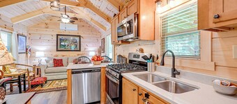 Franklin Cabin w/ Creek Access: Hike & Fish!