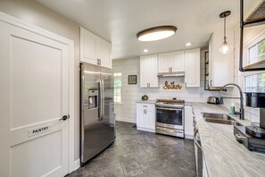 ไมโครเวฟ, เตาอบ, เตาประกอบอาหาร, เครื่องล้างจาน