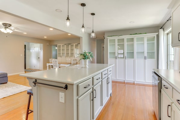 Interior - Wooster Family Home w/ Yard & Fire Pit! (Wooster)