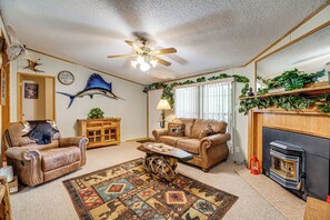 Front of property - Cotopaxi Getaway w/ Deck: 17 Mi to Royal Gorge (Cotopaxi)