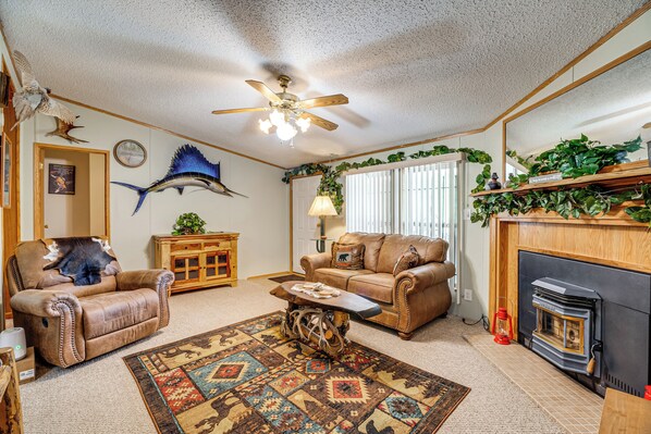 House (3 Bedrooms) | Front of property - Cotopaxi Getaway w/ Deck: 17 Mi to Royal Gorge (Cotopaxi)