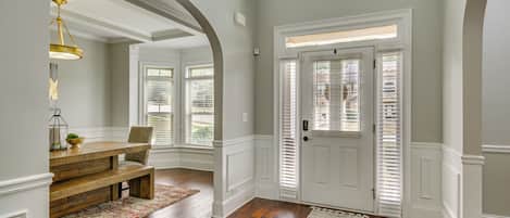 House (5 Bedrooms) | Interior