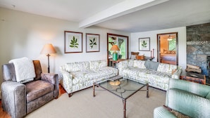 A living room with a sofa set, a coffee table, and a fireplace. - Home w/ Private Dock Near Colgate University (Hamilton)