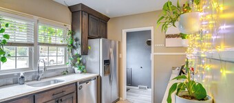 1 Mi to Valley Junction: Pet-friendly Iowa Home
