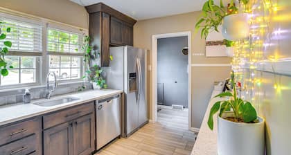 1 Mi to Valley Junction: Pet-friendly Iowa Home