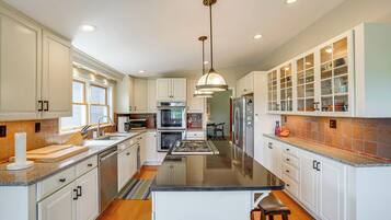 ํ์ฐ์ค (4 Bedrooms) | ๋ด๋ถ