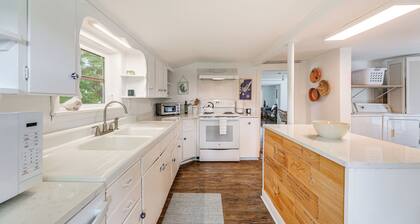 2 Mi to Downtown: Tranquil Abode in Chincoteague!