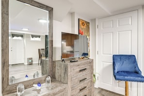 Interior - Walkable Elmont Studio: 19 Mi to New York City! (Elmont)