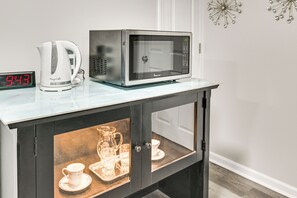 Apartment (0 Bedroom) | Interior