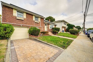 Interior - Walkable Elmont Studio: 19 Mi to New York City! (Elmont)