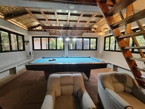 Luksushuvila, 2 makuuhuonetta, ilmastointi | Oleskelualue | Taulutelevisio, Netflix, suoratoistopalvelut