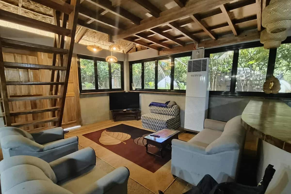 Villa de lujo, 2 habitaciones, Aire acondicionado | Zona de estar | Una televisión de pantalla plana, Netflix, servicios de streaming