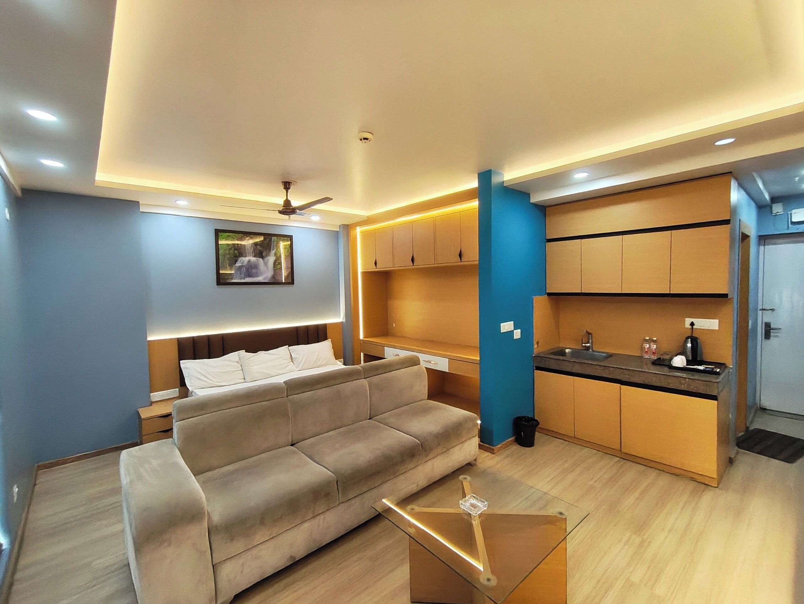 Deluxe Studio Suite, Smoking, City View | Desk, laptop workspace, blackout curtains, soundproofing