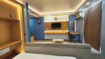 Deluxe Studio Suite, Smoking, City View | Desk, laptop workspace, blackout drapes, soundproofing