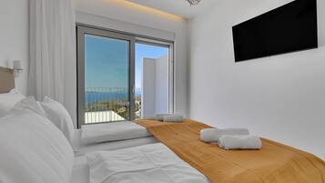 4 bedrooms, iron/ironing board, free WiFi