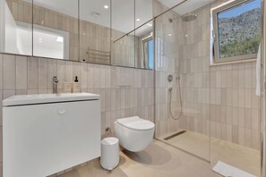 Hair dryer, towels, soap, toilet paper - Villa Ester (Podgora)
