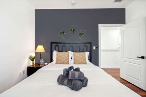 5 bedrooms, WiFi, bed sheets