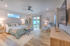 3 bedrooms, desk, iron/ironing board, travel crib