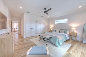 3 bedrooms, desk, iron/ironing board, travel cot - The Peacock Place – Family Home w/Heated Pool (Tampa)