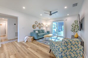 Een televisie en een kantoor